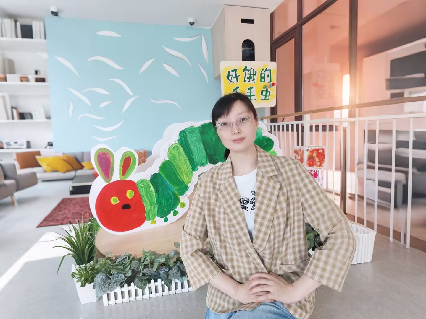 科研干事：梁晓玲